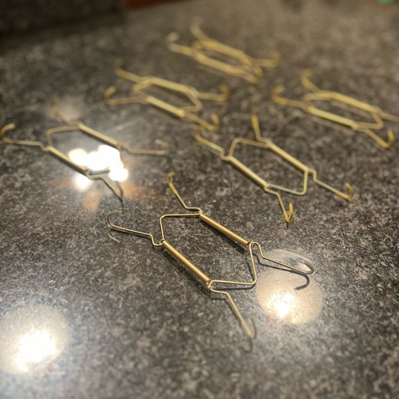 6 small size plates for display. Perfect condition. Makes it easy for placing - Picture 3 of 3